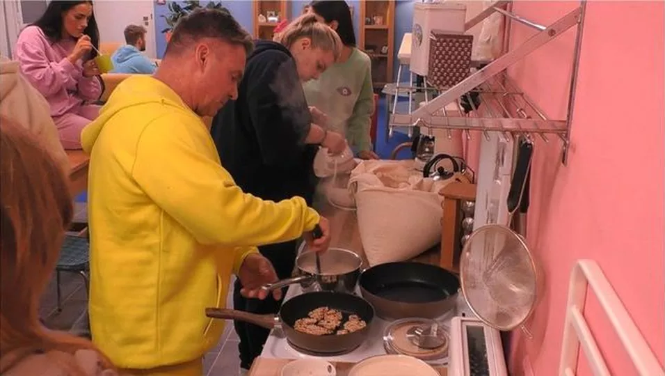 Promi Big Brother Bewohner speckten wegen Hardcore Diät ab BUNTE de