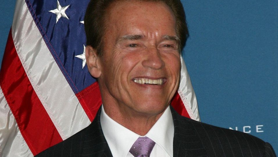 Arnold Schwarzenegger hat die österreichische und die US-amerikanische Staatsbürgerschaft.