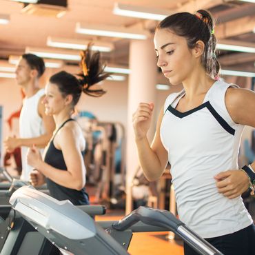 Cardio zum Abnehmen: So lang sollte dein Training auf dem Laufband sein