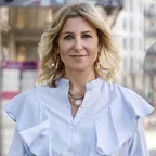 Blusen? Brauchen im Frühling 2025 diese Farbe & dieses Material