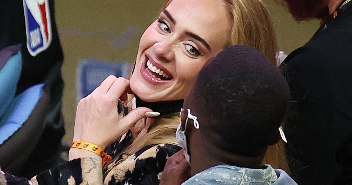 Adele WowAuftritt im LederLook an der Seite ihres Freundes! BUNTE.de