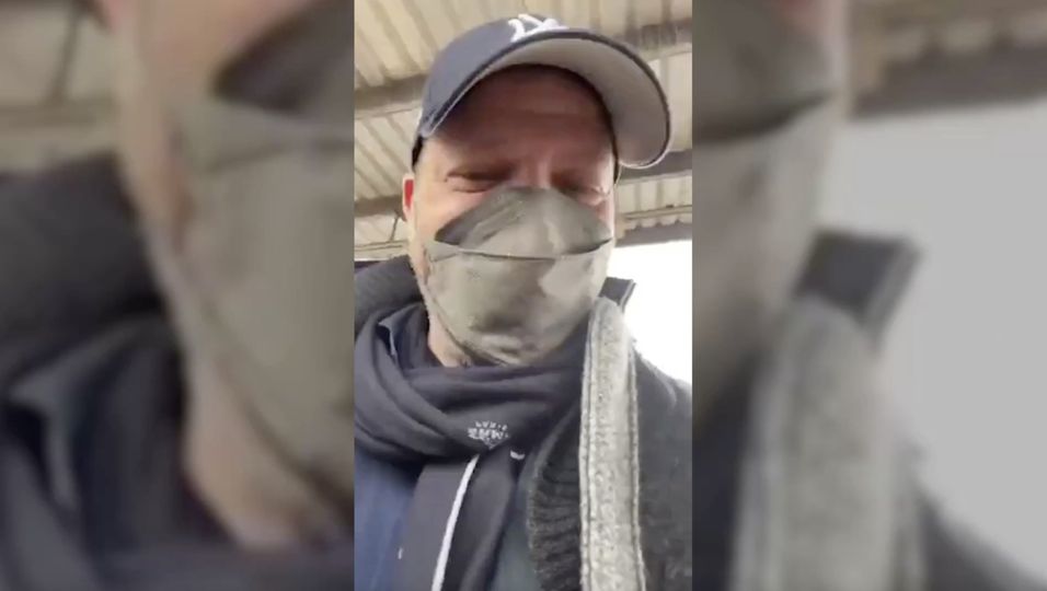 Masken-Streit mit Schaffner: Comedian aus dem Zug geworfen