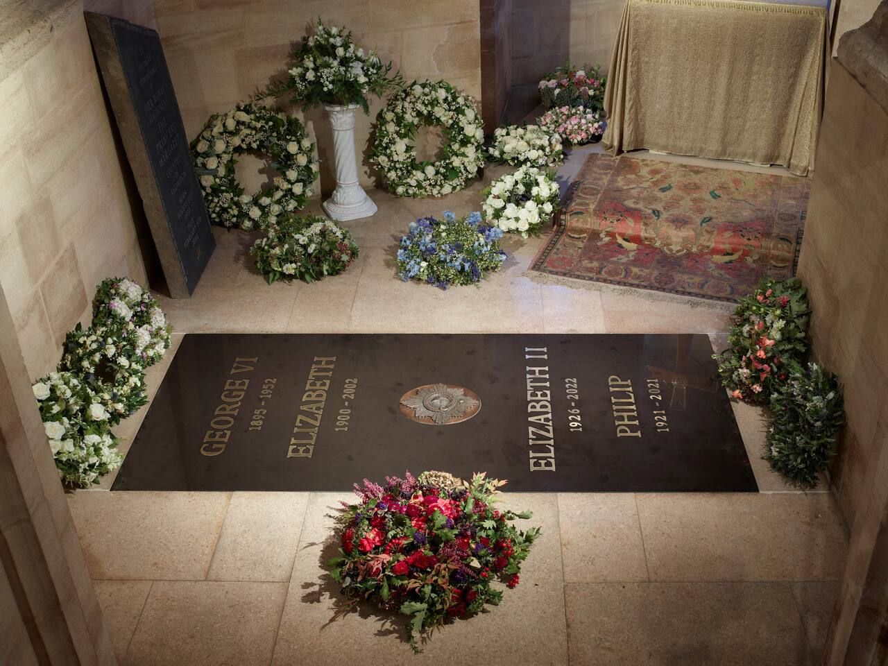 Nach dem Tod von Königin Elizabeth II. - Grabplatte