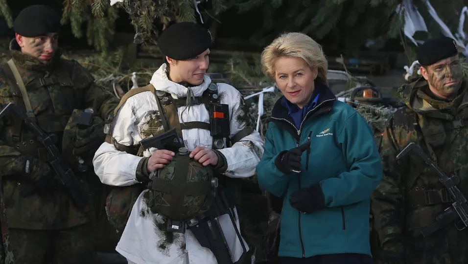 Ursula von der Leyen Mehr unsportliche Soldaten in die Bundeswehr