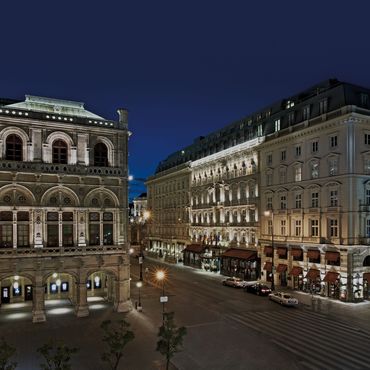 Hotel-Sacher-Wien-Haupteingang-Nacht