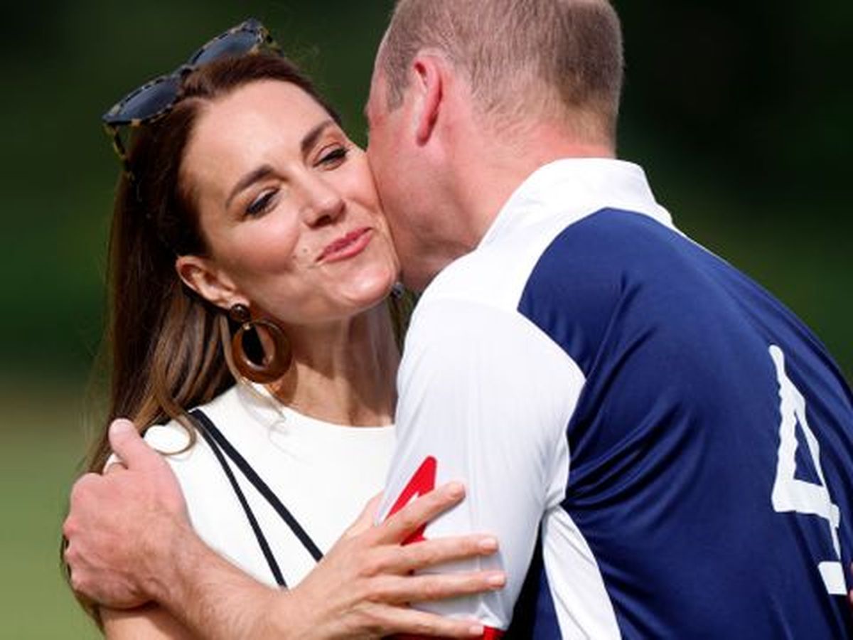 Prinz William & Herzogin Kate : Seltene Szenen: Küsse & Umarmungen beim  Polo | BUNTE.de