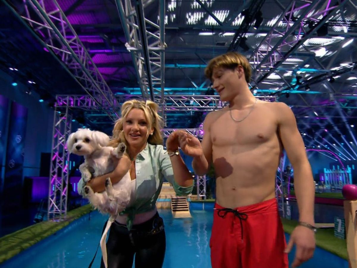 Top Dog Germany - Promi Special: Evelyn Burdecki flirtet mit  Schwimmmeister | BUNTE.de