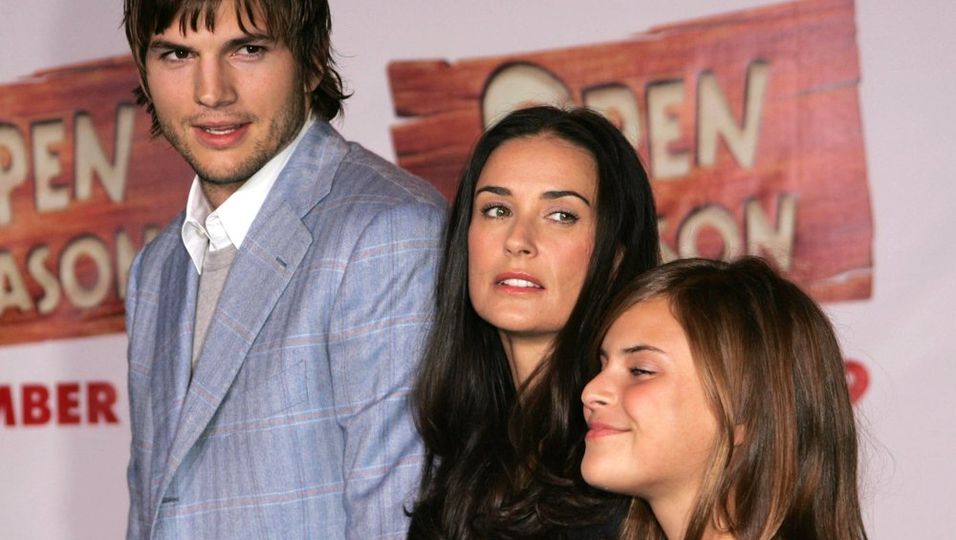 Ashton Kutcher mit Demi Moore und Tallulah Willis (v.l.) im Jahr 2006 in Los Angeles.