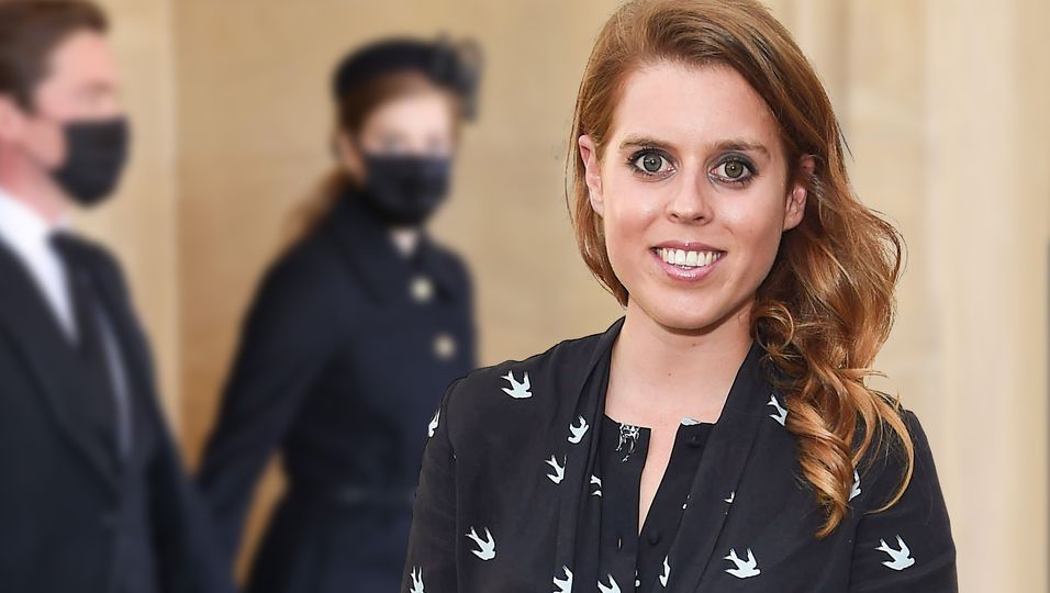 Mit schwarzem Mantel & Gürtel: Bei Philips Beerdigung versteckte sie ihr süßes Geheimnis