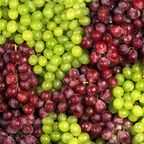 Grüne und rote Weintrauben 