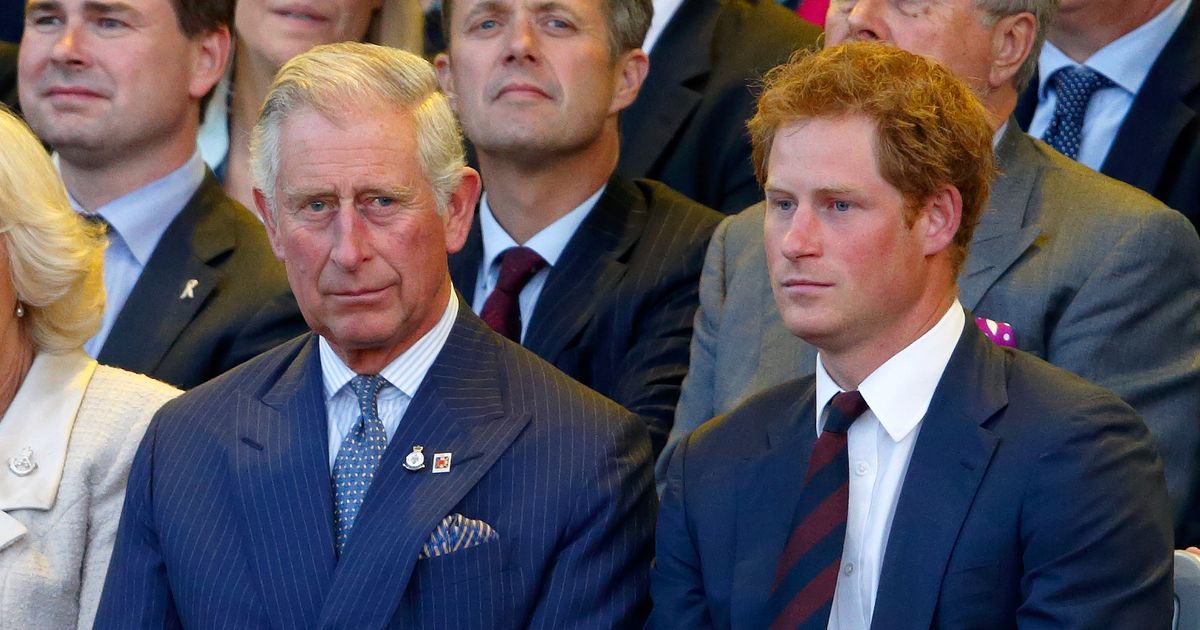 König Charles III. amüsiert sich über das zerrüttete Verhältnis zu Prinz Harry | BUNTE.de