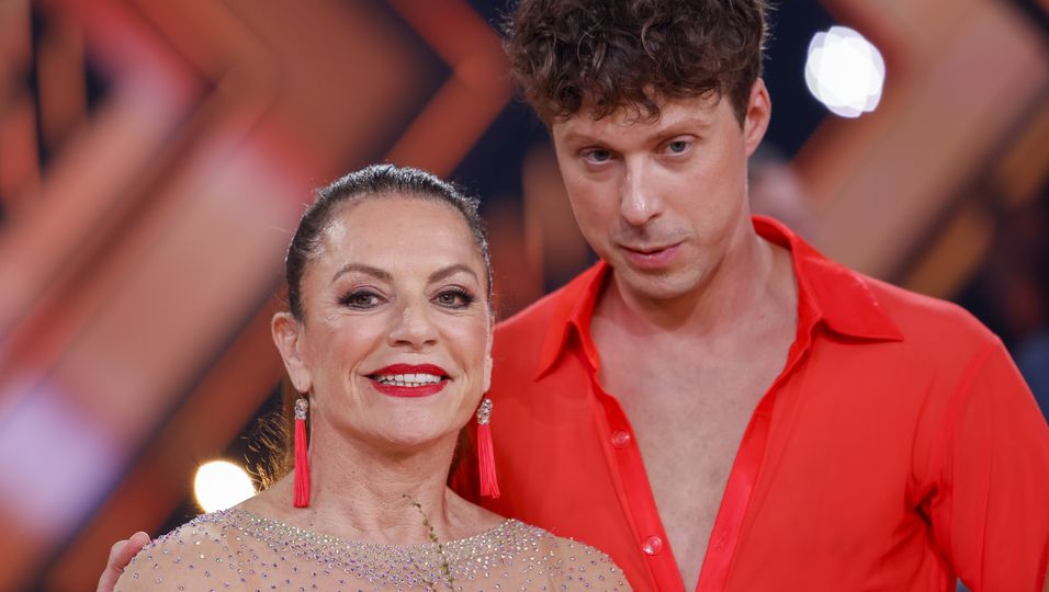 Schauspielerin Christine Neubauer und ihr Profi-Tanzpartner Valentin Lusin sind in Show 7 bei "Let's Dance" überraschend ausgeschieden.