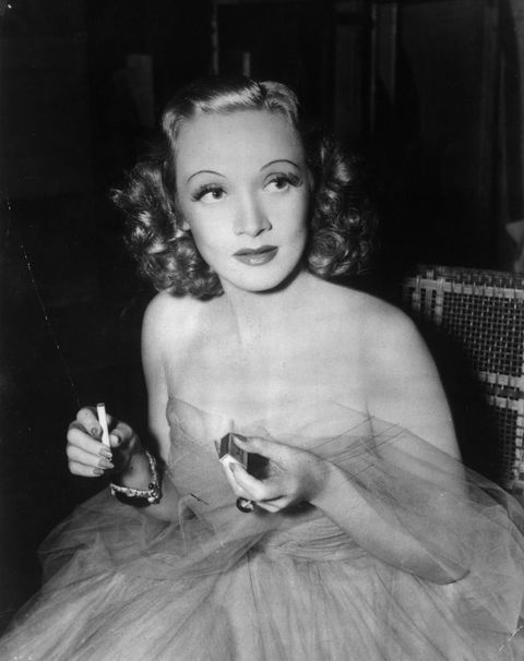 Film-Legende Marlene Dietrich überzeugte hingegen mit ihren superdünnen Brauen, die bis heute noch beliebt sind.