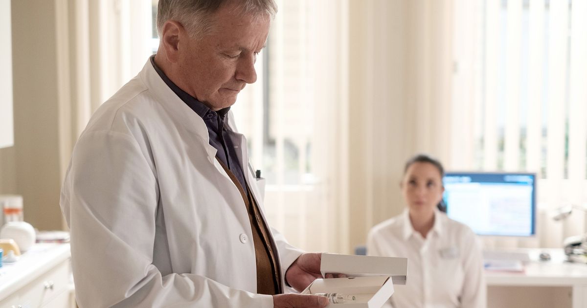 In aller Freundschaft Dr. Heilmann vor neuer Herausforderung BUNTE.de