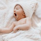 Einschlaftrick: So bringst du dein Baby mit einem Taschentuch zum Schlafen