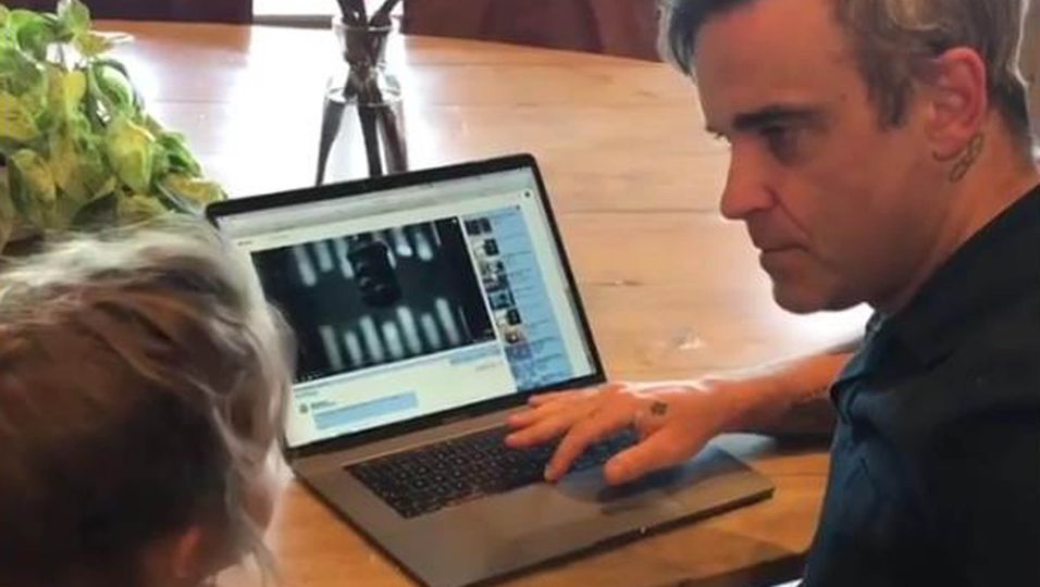Robbie Williams: Tochter Teddy verlor Freundin, weil sie an Dyslexie leidet 