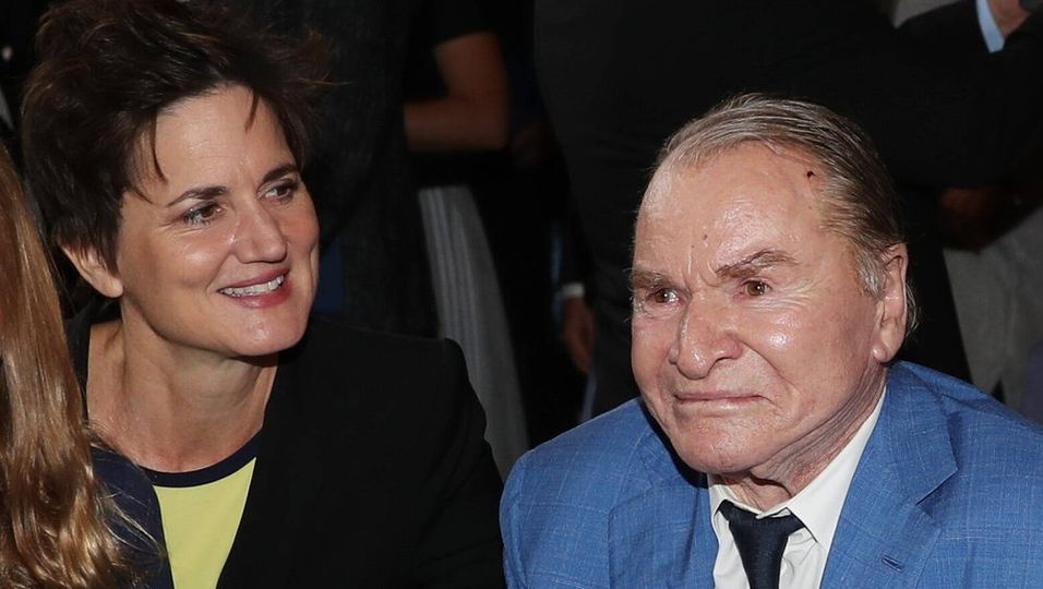 Fritz Wepper und seine Frau Susanne Kellermann bei der Verleihung des Bayerischen Verdienstordens an den Schauspieler im Jahr 2022.