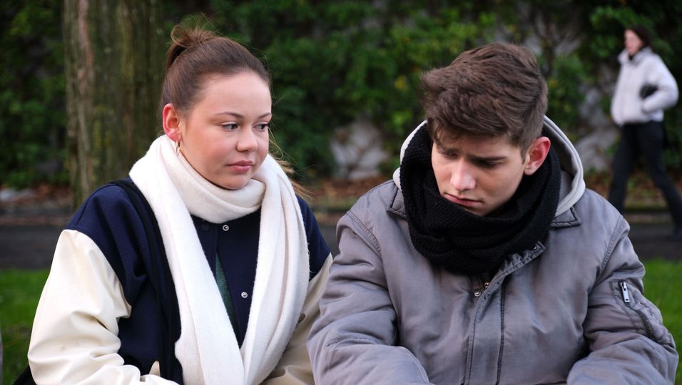 Unter uns: Szene mit Ronja und Fynn