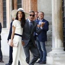 ... der ging nun aber an die schöne Anwältin Amal Alamuddin. Glückwunsch  zur Hochzeit, Mr. und Mrs. Clooney!
