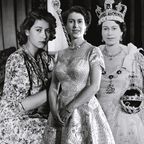 Queen Elizabeth II.: 70 Jahre auf dem Thron: Ihre modische Wandlung bezaubert