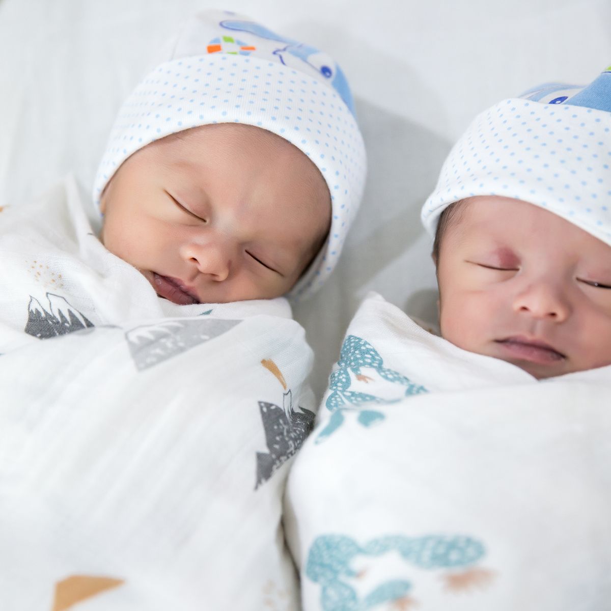 Sie Verschwieg Die Anzahl Der Babys Frau Uberrascht Eigene Mutter Im Krankenhaus Mit Zwillingen Bunte De