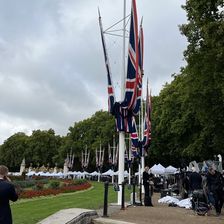 Fans gedenken der Queen vor dem Buckingham Palast
