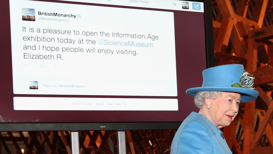 Queen Elizabeth II. | Das ist ihr allererster Tweet! 