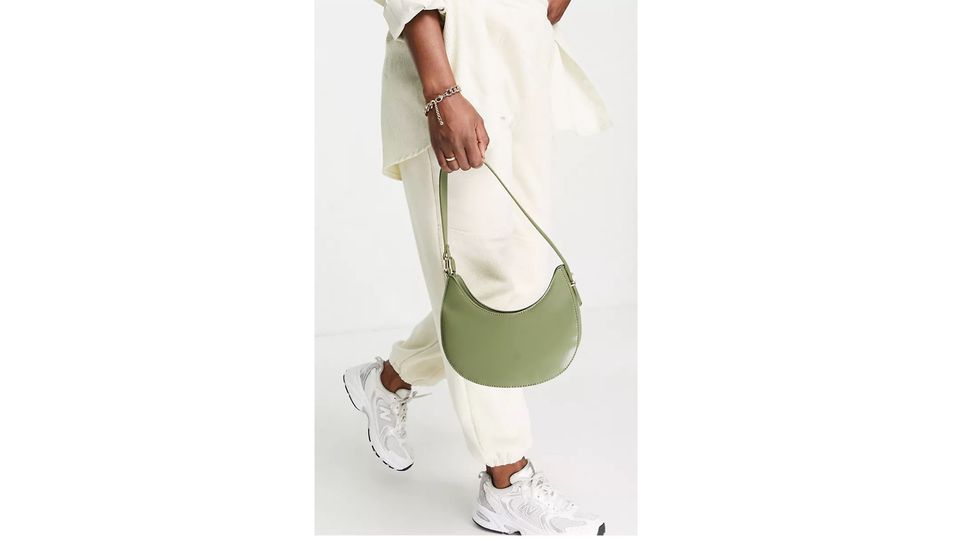 Kaia Gerber liebt diese Designertasche – bei ASOS gibt's günstige Lookalikes