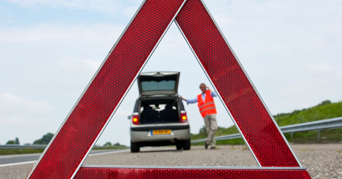 Autopanne auf der Autobahn Das Richtige Verhalten auf dem Seitenstreifen BUNTE.de