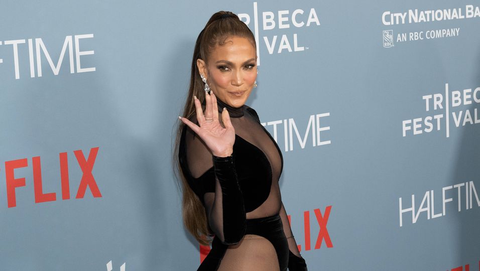 Cooler als French Manicure: Jennifer Lopez macht Milky Nails zum Nagel-Trend 