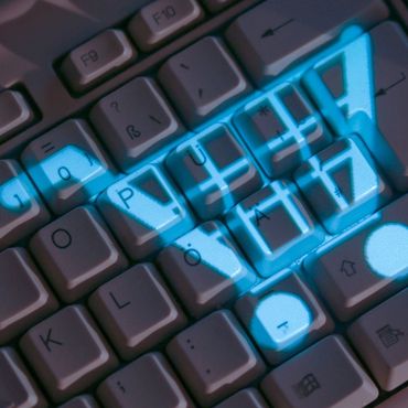 Im Onlinehandel gilt die UVP des Herstellers oft als Richtwert für den Preisnachlass. Doch in vielen Fällen stimmen die Angaben des Anbieters nicht, sagen Verbraucherschützer.