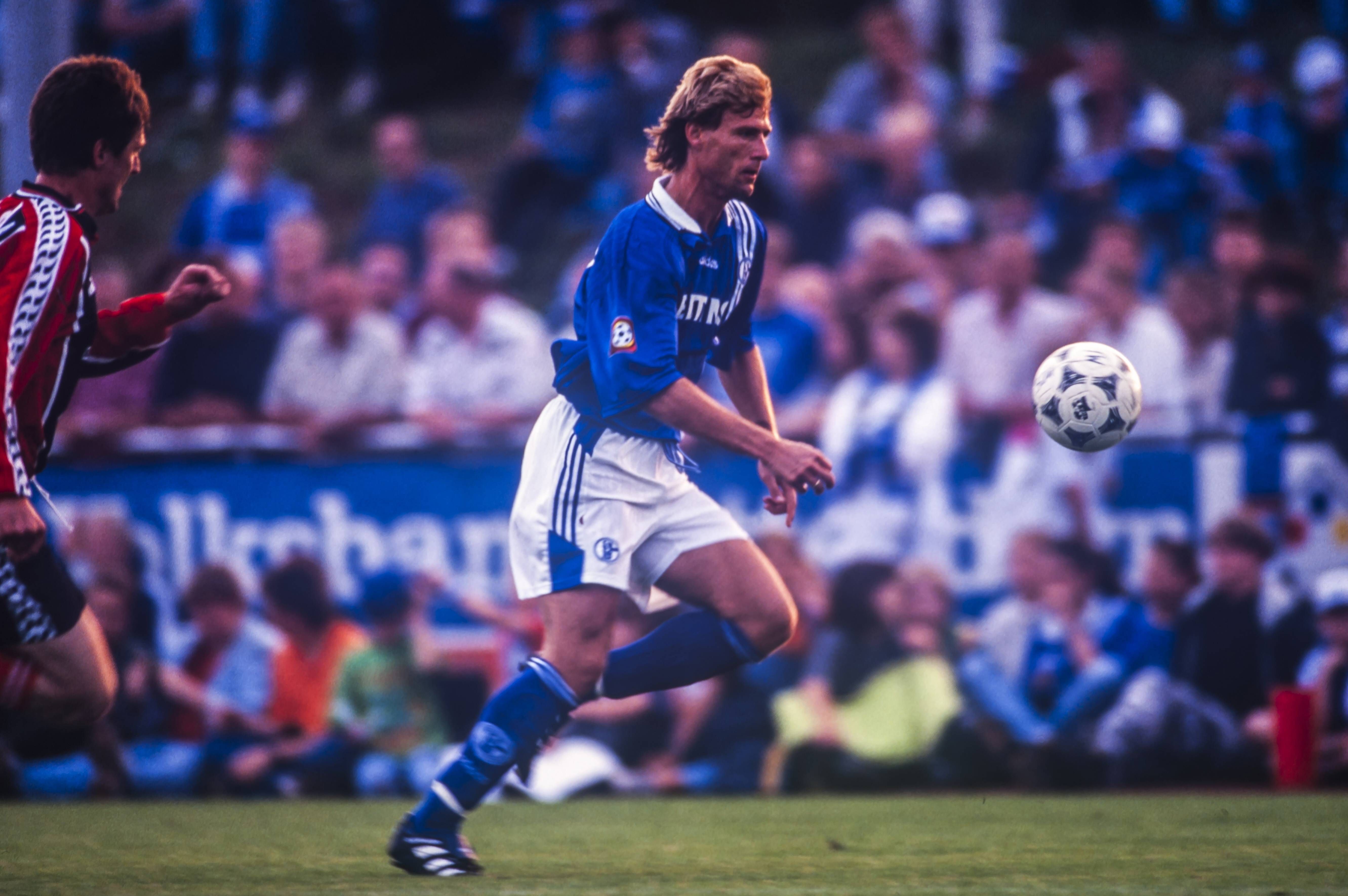 Ingo Anderbrügge am Ball für den FC Schalke 04