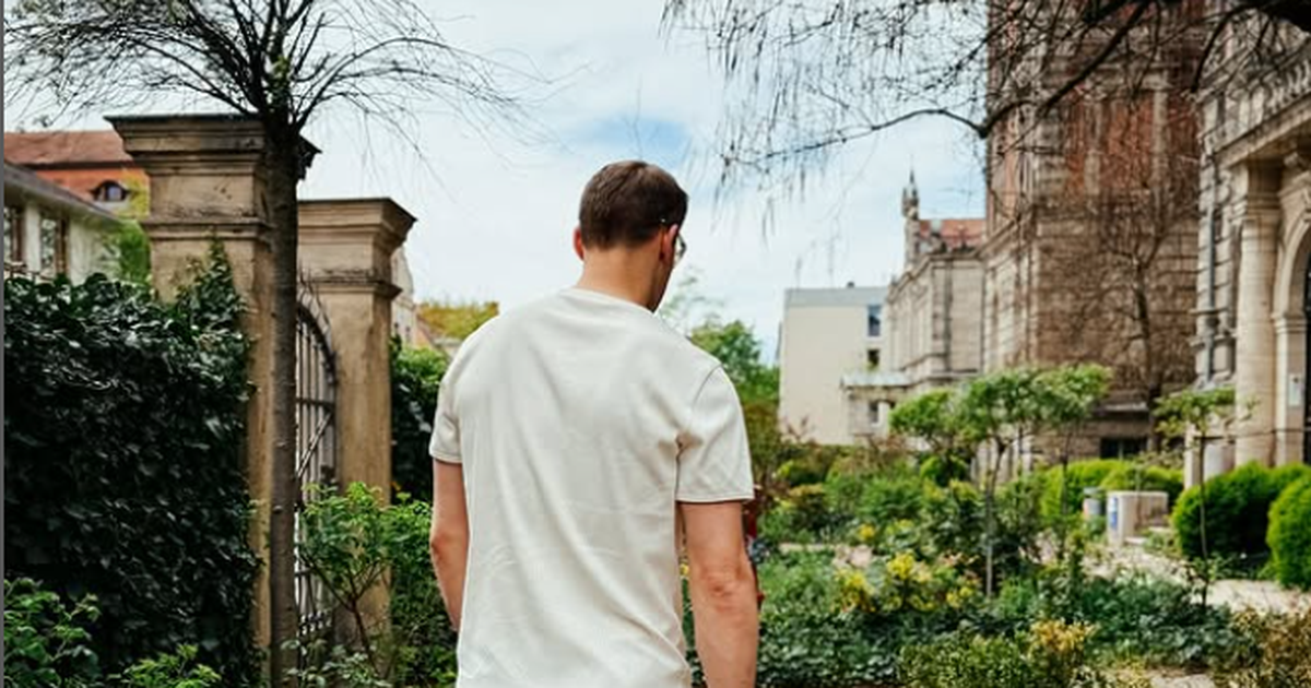 "Den Osterhasen jagen" Stolzer Papa: Manuel Neuer zeigt Söhnchen Luca