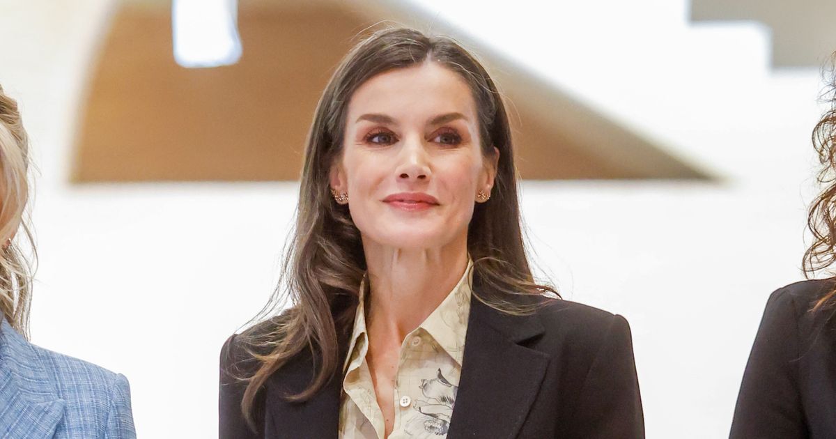 Spaniens Mode-Königin Letizia setzt Fashion-Statement: Trendfarbe trifft auf It-Bag