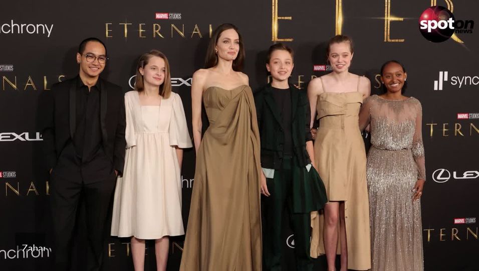 Angelina Jolie legt mit Kindern stylischen Red-Carpet-Auftritt hin