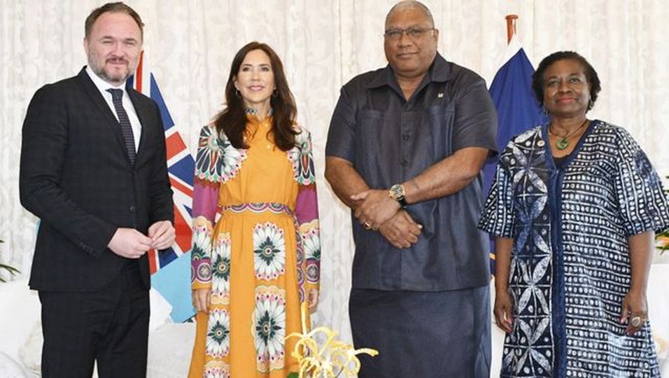 Bunter Look auf den Fidschis – und sie trägt die Ohrringe ihrer Tochter  