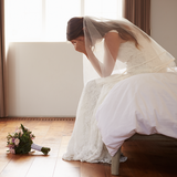 Bräutigam verlässt Braut vor Gästen