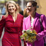 Máxima der Niederlande & Victoria von Schweden: Royales Farbenfeuerwerk – mit ihren Looks läuten sie den Sommer ein 