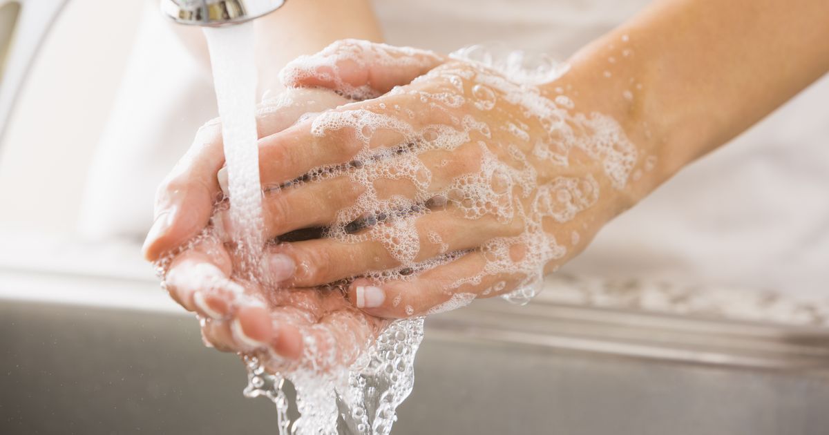 Genial! Statt Desinfektionsmittel: Ich schwöre auf diesen Trick fürs Händewaschen ohne Wasser!