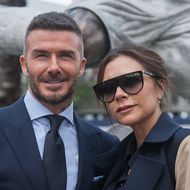 Im Partnerlook mit David: Victoria Beckham trägt das perfekte Sommerkleid