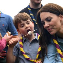 Prinzessin Kate und ihre Kinder: Bogenschießen und Marshmallows grillen