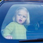 Gefahr durch Hitze: Kind im Auto allein gelassen