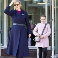Mia Tindall - Nach Mama Zaras Vorbild: Stolz führt sie ihr neues Accessoire aus  