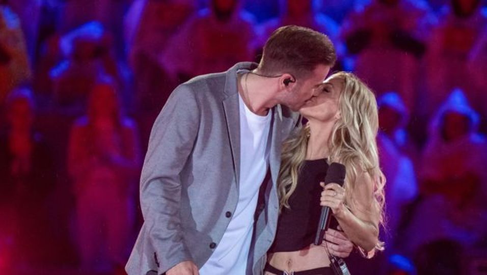 Michelle & Eric Philippi - "Habe natürlich Ja gesagt": Bei Florian  Silbereisen verkünden sie ihre Verlobung