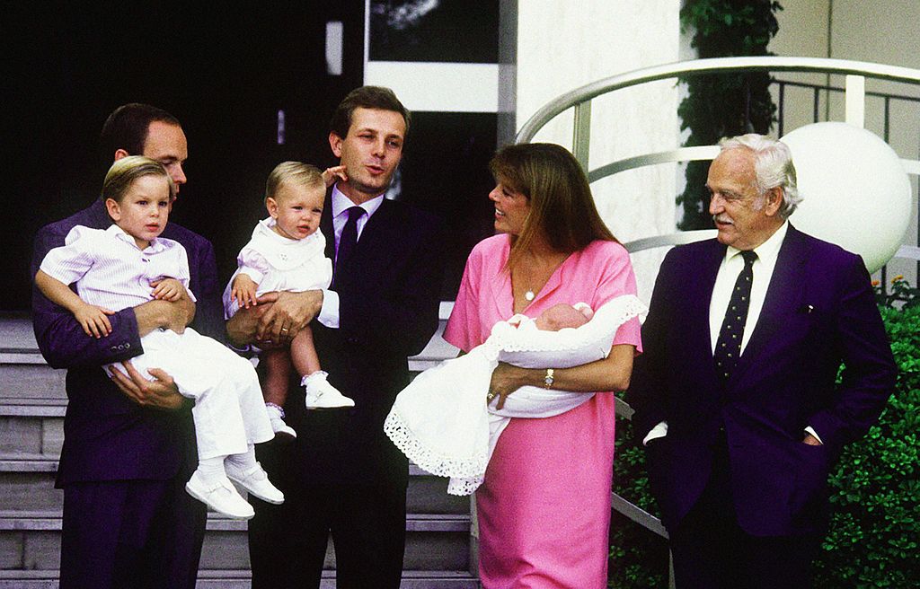 Stefano Casiraghi und Caroline von Hannover präsentieren ihre Familie und den neugeborenen Pierre