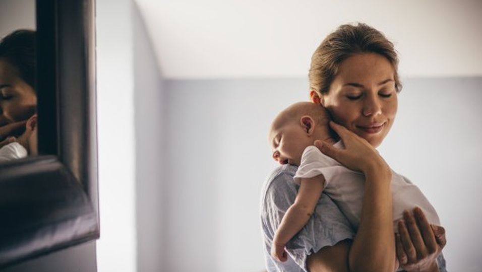 8 Hebammen-Tipps, damit dein Baby durchschläft