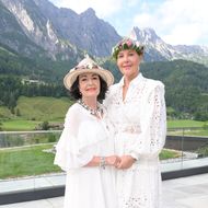 Jenny Elvers, Natascha Ochsenknecht und Co.: Stars genießen "Mittsommer"-Party in den Bergen