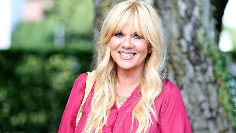 Das geheime Privatleben von "Bitte melde dich"-Star Julia Leischik |  BUNTE.de