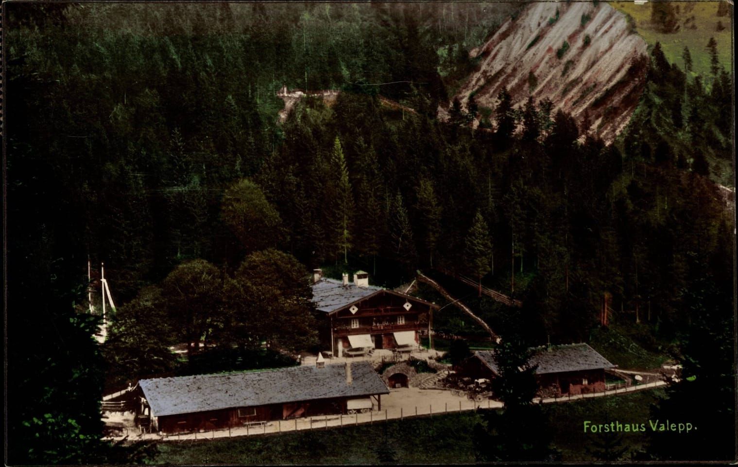 Schliersee, Forsthaus Valepp, Blick von oben auf drei Hütten *** Schliersee, foresters lodge Valepp, view from above to
