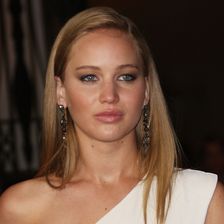 Offene Haare, nur mit Seitenscheitel: Jennifer Lawrence 2012 